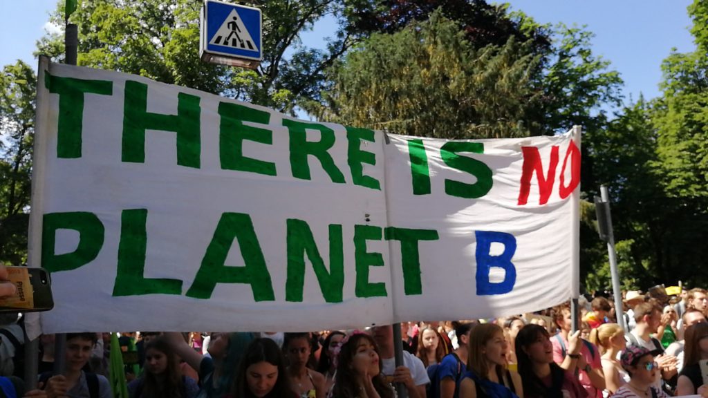 Banner "There is no planet B"